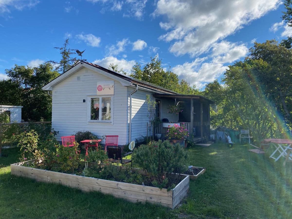 Stuga Centrala Faerjestaden Med Gangavstand Till Det Mesta Färjestaden Exterior foto